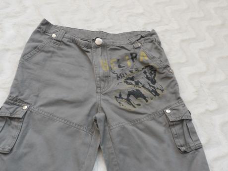 Khaki kratasy se slony, 98