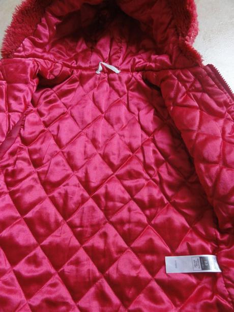 Růžová kabátek, 98