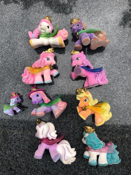 Konicci filly s plastem a 2 s kouzelným kloboukem, 