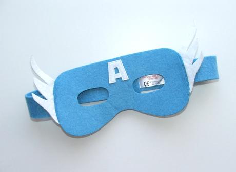 R03 škraboška na karneval,