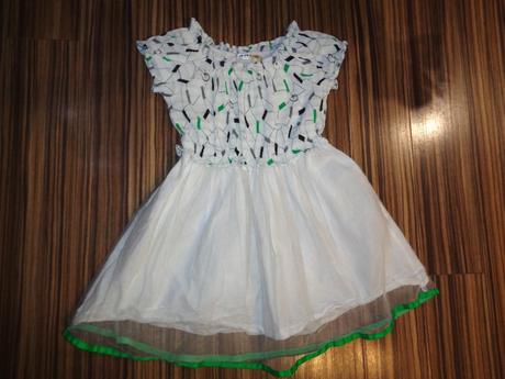 Krásné bílozelené žabičkové šaty, 122