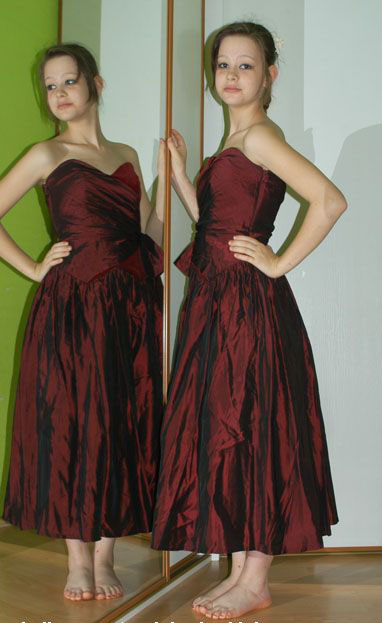 Společenské vínově červené šaty, 36