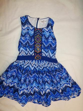 Krásné modrobílé šaty s korálky, 116