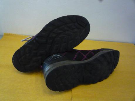 Trekové černé s fialovými drobnostmi boty vel. 37, 37