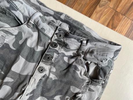 Army maskáče džíny s dírami, vel m možná s, měřte, s