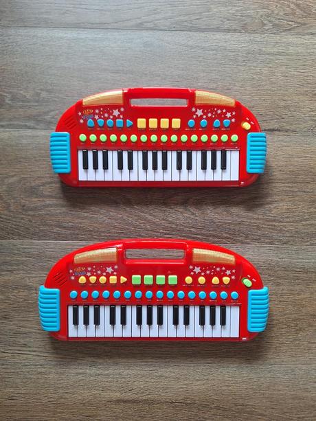 Dětské piano (hračka) na baterky, zn. carousel, 