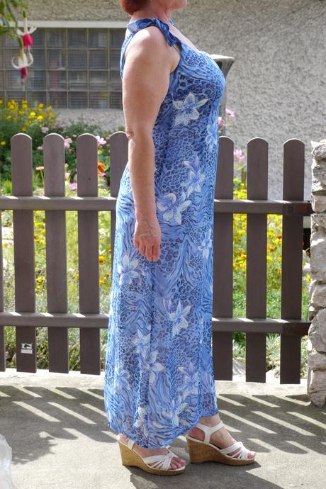 Modre saty s kvety, 40