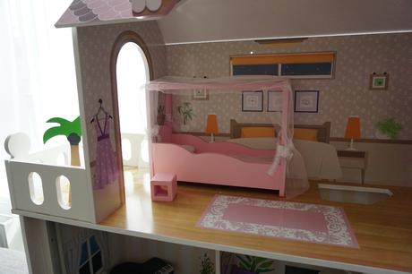 Woody domeček pro panenky s výtahem,