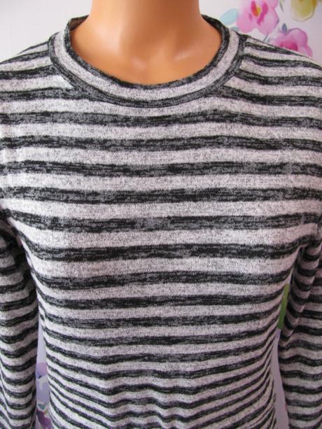 Sportovní pružné teplejší černo šedé šaty, 38