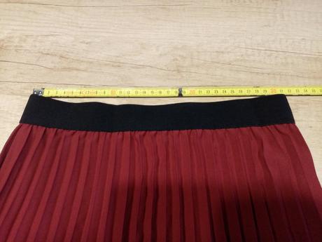 Vínová plisovaná sukně vel. s/m, s