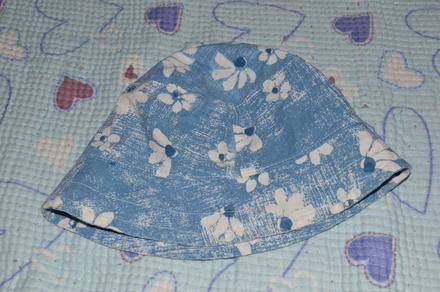 Květovaný klobouk, letní., 80