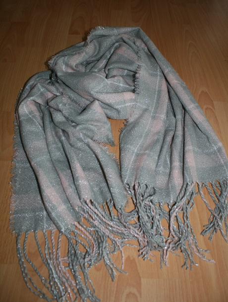 Třpytivá šála, takko,152