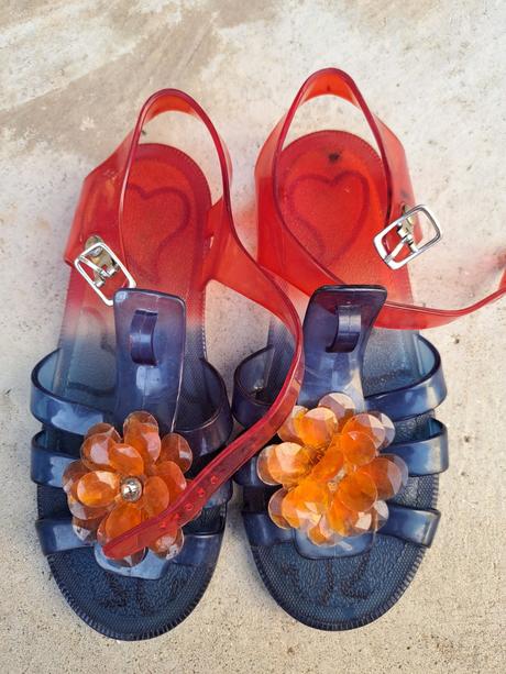 Plastové sandály, vel. 13, 30