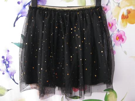 Krásná černá tylová sukně se zlatými hvězdičkami, 152