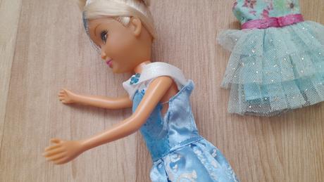 02 - panenka "barbie" + náhradní šaty, 