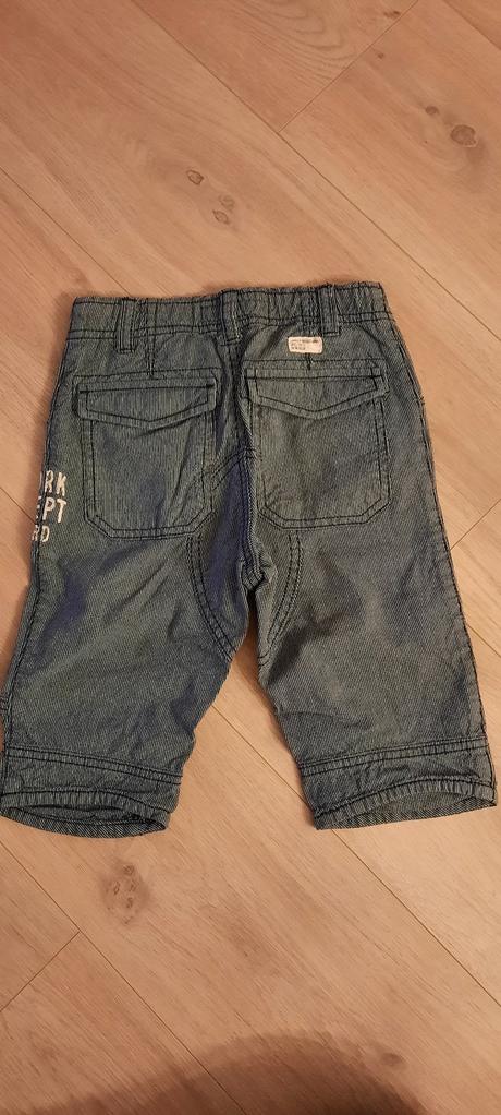 Dvoje chlapecké kraťasy pod kolena, h&m,110