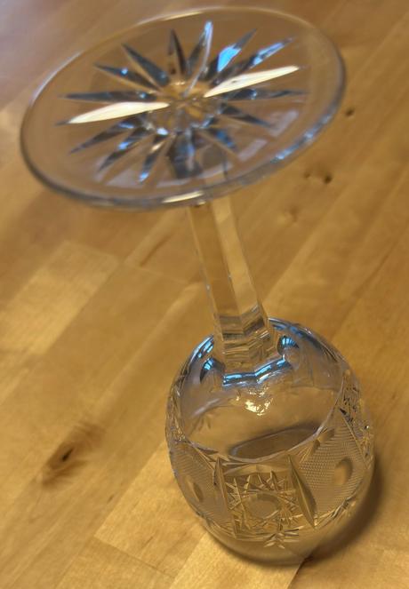 Šest broušených sklenic z křišťálu na víno, 