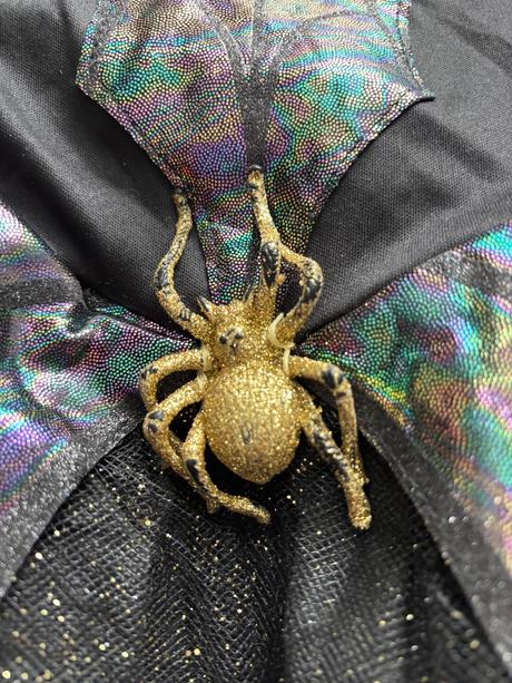 An26 /kostým čarodějnice s čelenkou - v.6/8 let, 