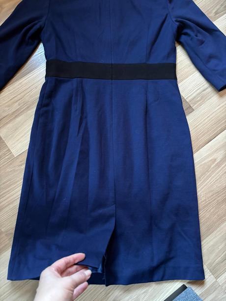 Podzimní pouzdrové šaty, 36