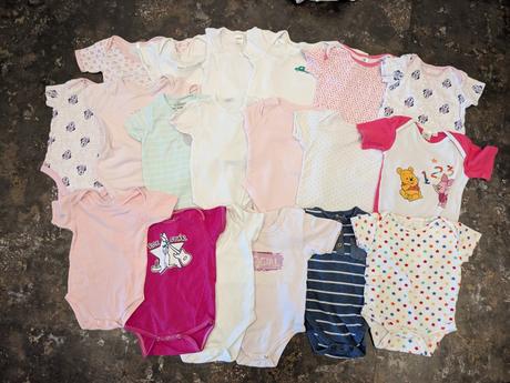 Body s krátkým rukávem pro dítě o výšce 62-79 cm., 68