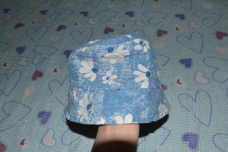 Květovaný klobouk, letní., 80
