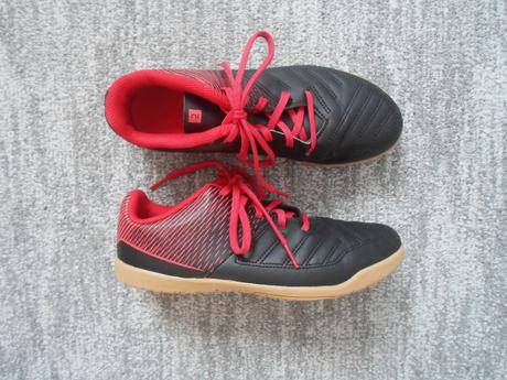 Černé červené tenisky botasky sálovky, decathlon,38