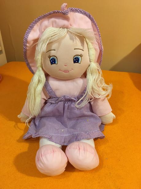 Vlasatá látková panenka, 