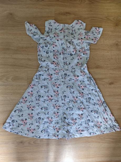 Dívčí šaty s květy a volanem, vel.152, 152