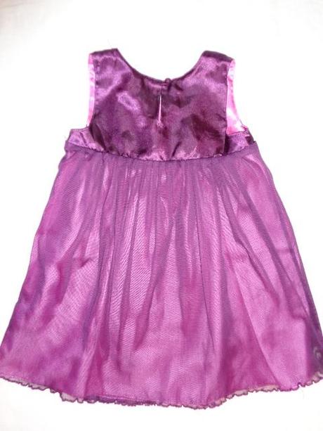 Nádherné fialové tylové slavnostní šaty, 98