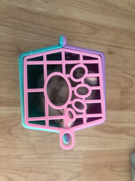 Kocicka s krabickou - kufrickem, 