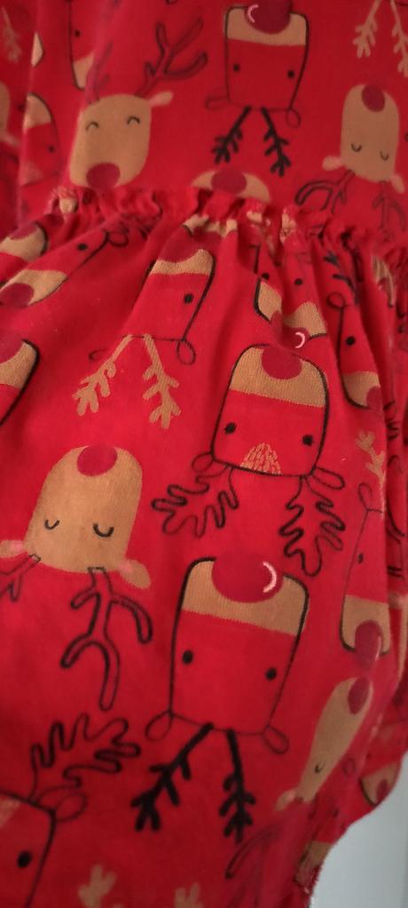 Vánoční červené šaty, 98