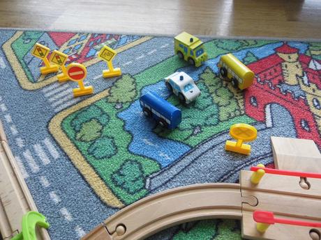 Dřevěné koleje vč. vláčků, vagónů apod., 