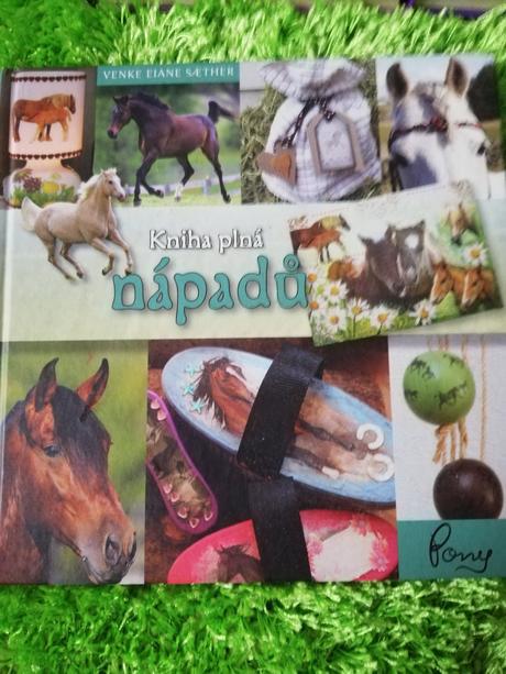 Sada knih o koních,