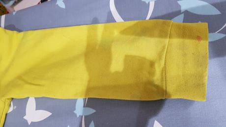 Mikina na donošení, značka neuvedena. velikost 4,5, 98