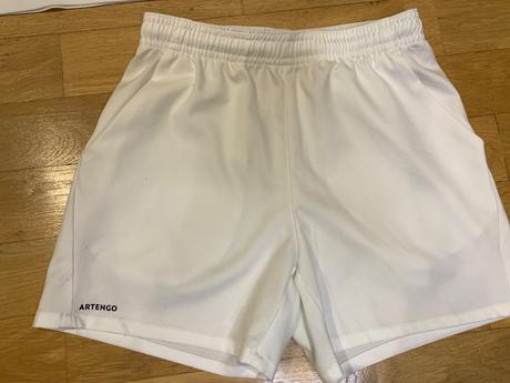 Tenisové nebo golfové oblečení, 122–134