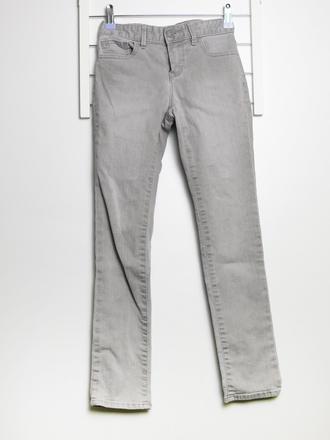Šedé džíny, gap,134
