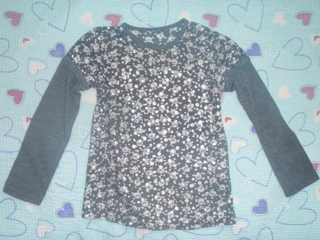 Černé/ tmavě šedé triko s lebkama, stříbrné efekty, 104