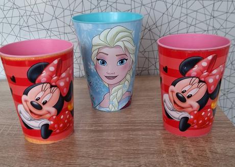 Kelímky na pití frouzen a minie, 