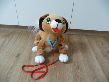Pejsek floppy na vodítku s rolničkou,