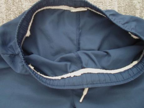 Modré plavkové kraťasy, 140