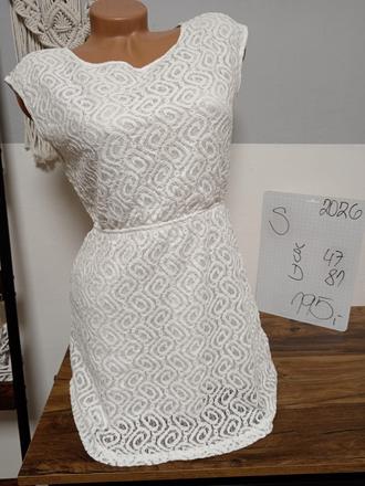 Ob/ krásné šaty krémové  barvy - v.s, s