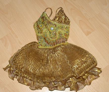 Karnevalové zlatohnědé šaty,