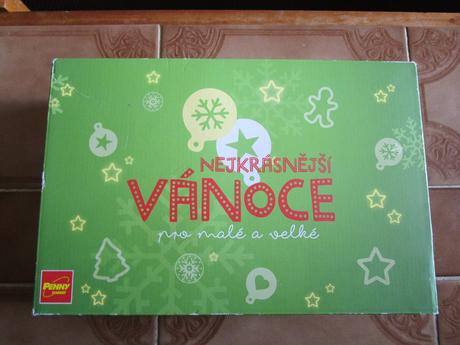 Pěkná dětská vykrajovátka a razítka v krabičce,