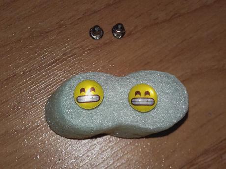 Náušnice emotikon grimasy, 