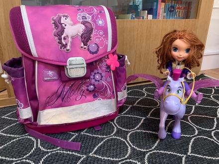 Sada pre prváčku - aktovka a bábika s koníkom,