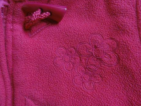 Růžová kabátek, 98