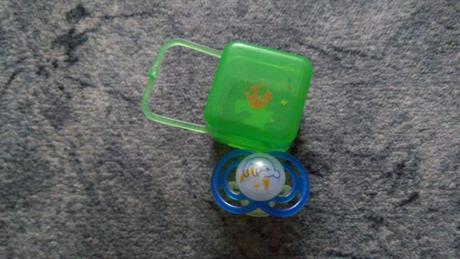 Dudlík s krabičkou, mam