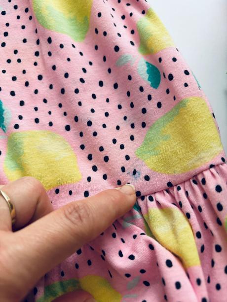 Ob/ šaty s citrusy a puntiky - v.9/10 let, f&f,140