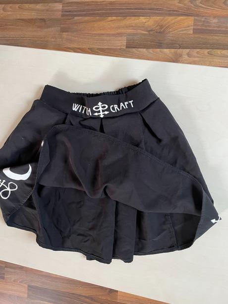Ghotic/witch krátká sukně, vel m i méně, vada naže, m