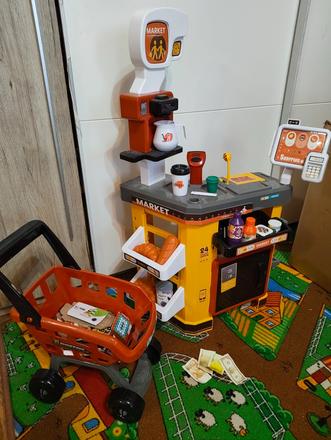 Supermarket s kavárnou,